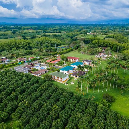 Hotel Campestre La Aldea Монтенегро Екстериор снимка