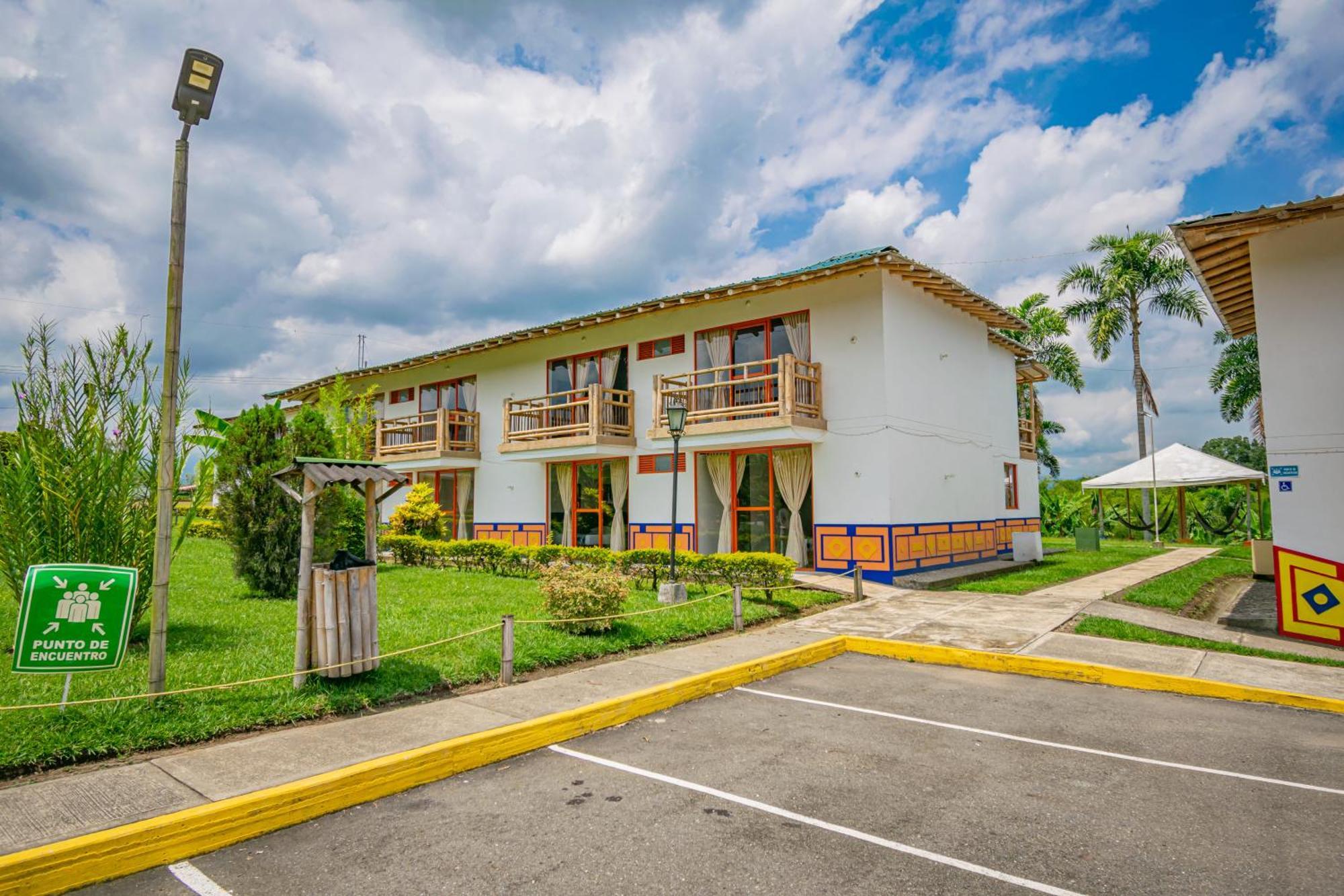 Hotel Campestre La Aldea Монтенегро Екстериор снимка