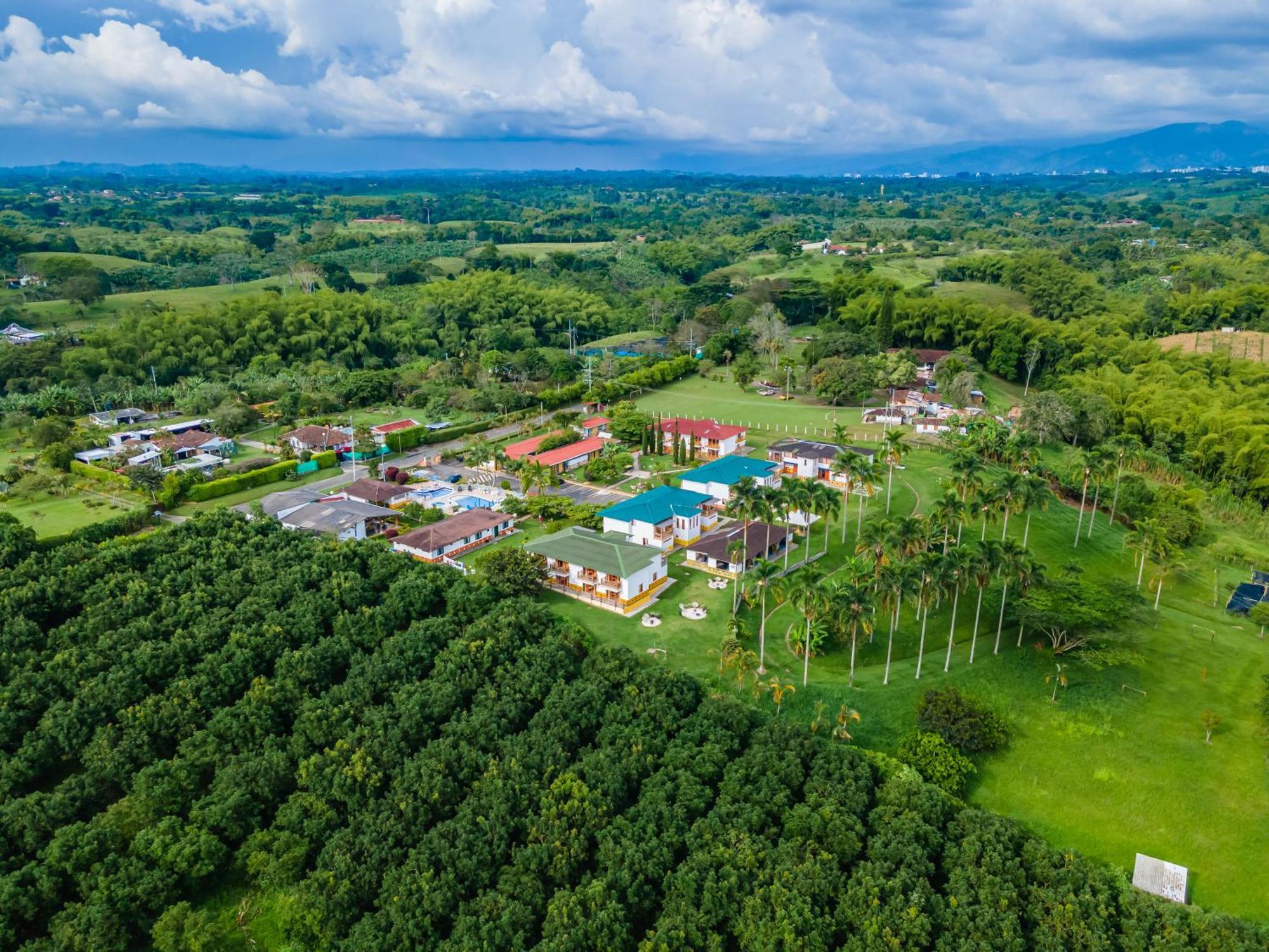 Hotel Campestre La Aldea Монтенегро Екстериор снимка