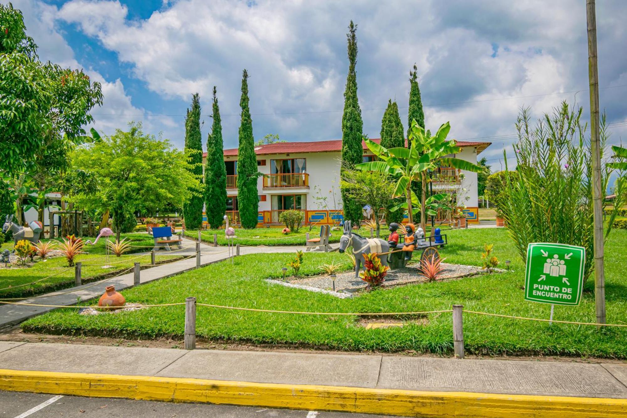 Hotel Campestre La Aldea Монтенегро Екстериор снимка